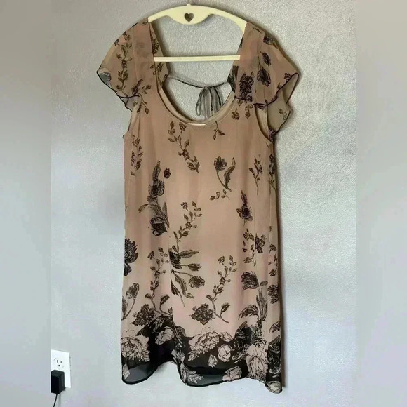 Everly Tan and Black Flutter Sleeve Mini Dress Small - Picture 2 of 7